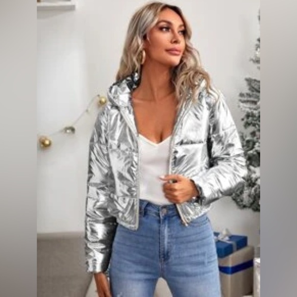 Metallic cropped puffer